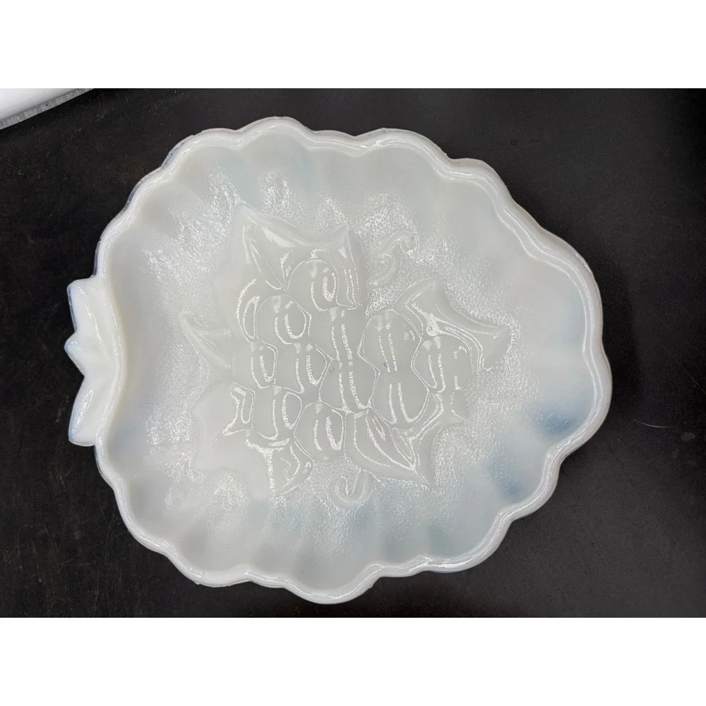 Vintage White Milk Glass Grape Trinket Dishes Scalloped Edge Set of‎ 2